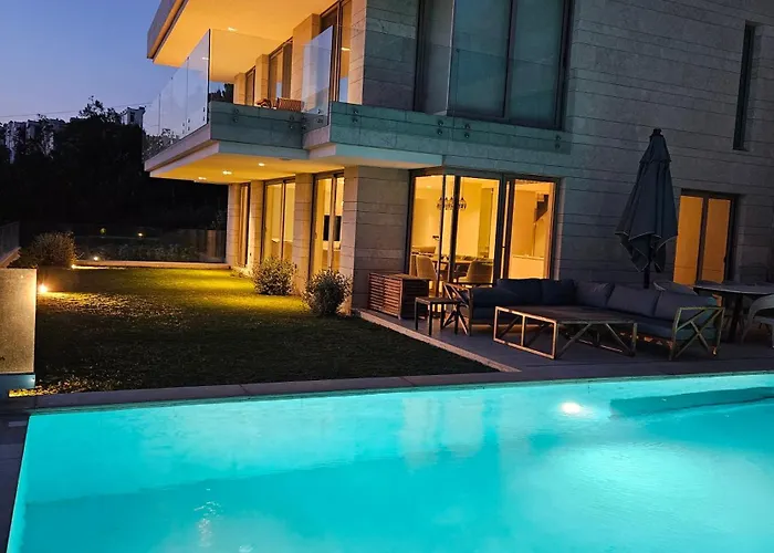 فيلة The View بودروم