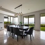 וילה The View *
