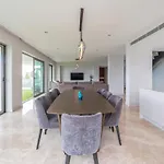 וילה The View